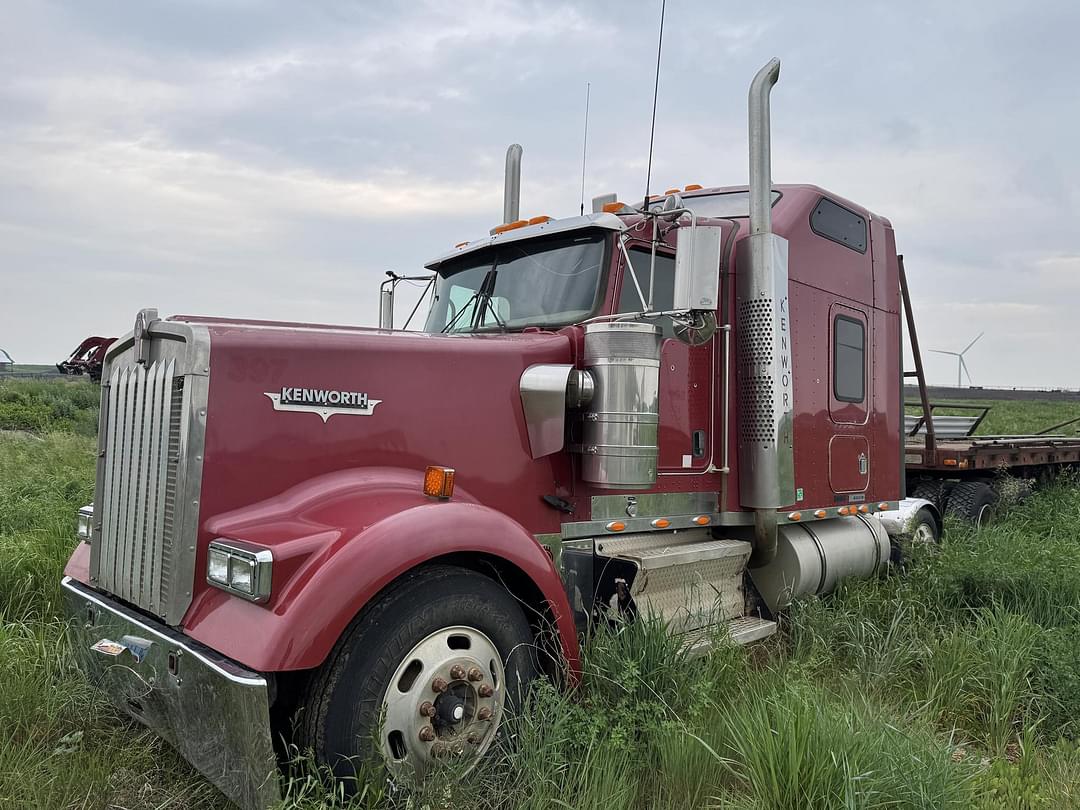 Image of Kenworth W900 Image 0