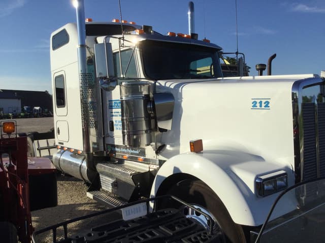 Image of Kenworth W900 equipment image 1
