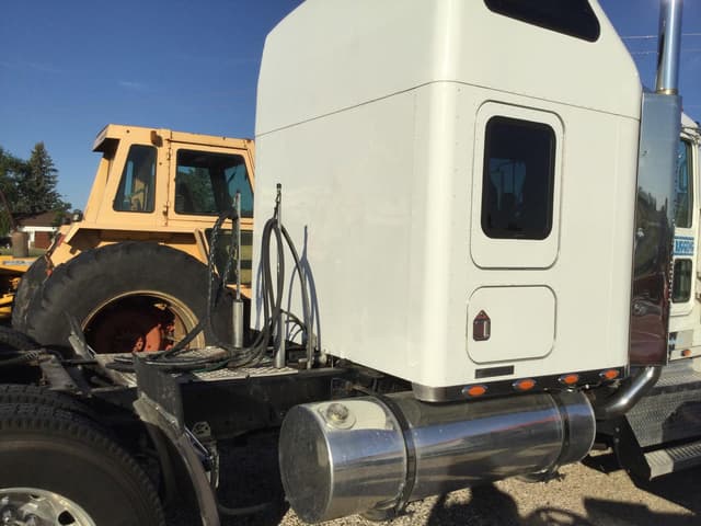Image of Kenworth W900 equipment image 4