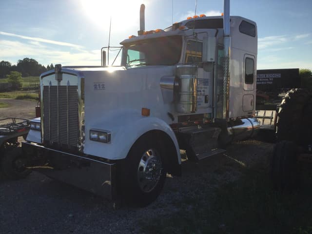 Image of Kenworth W900 equipment image 3