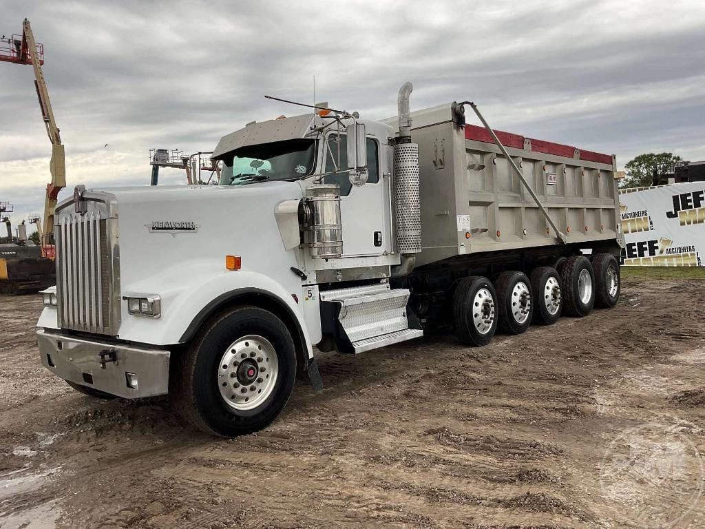 Main image Kenworth W900