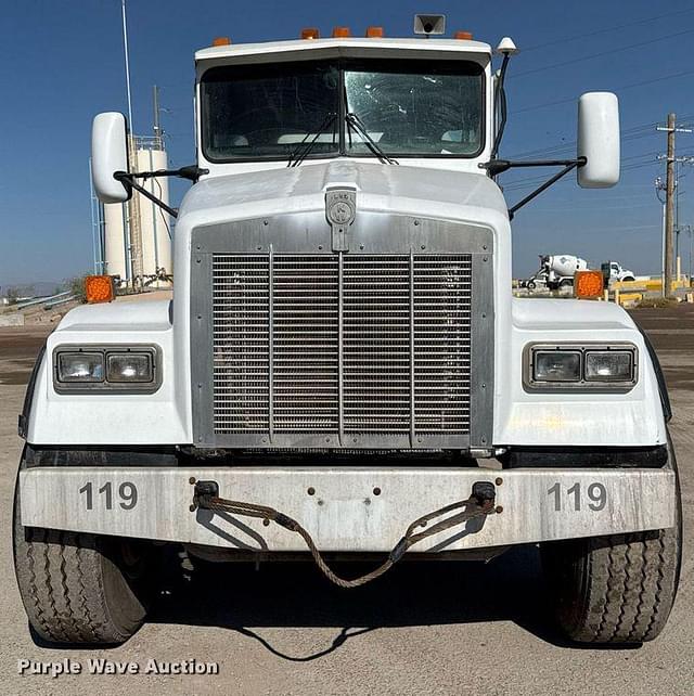 Image of Kenworth W900 equipment image 1