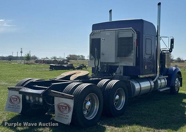 Image of Kenworth W900 equipment image 4