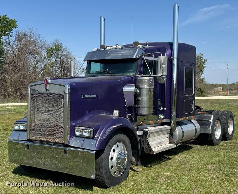Main image Kenworth W900