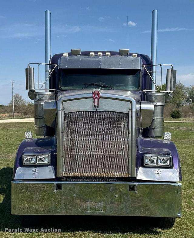 Image of Kenworth W900 equipment image 1