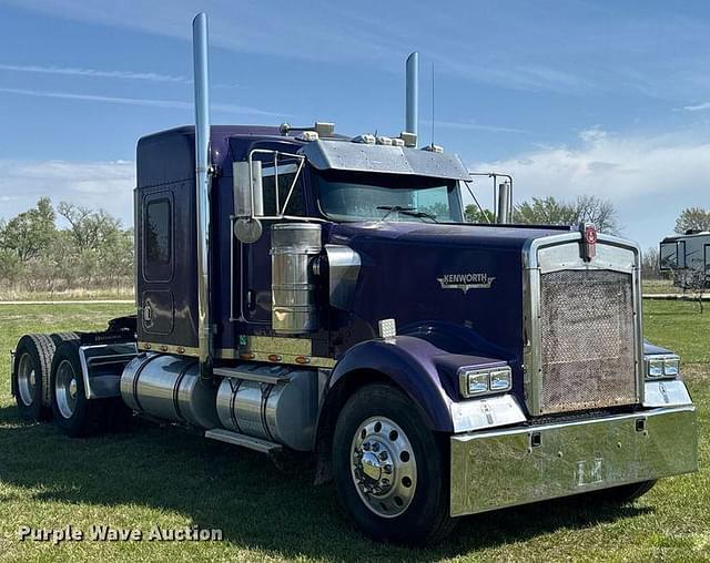 Image of Kenworth W900 equipment image 2