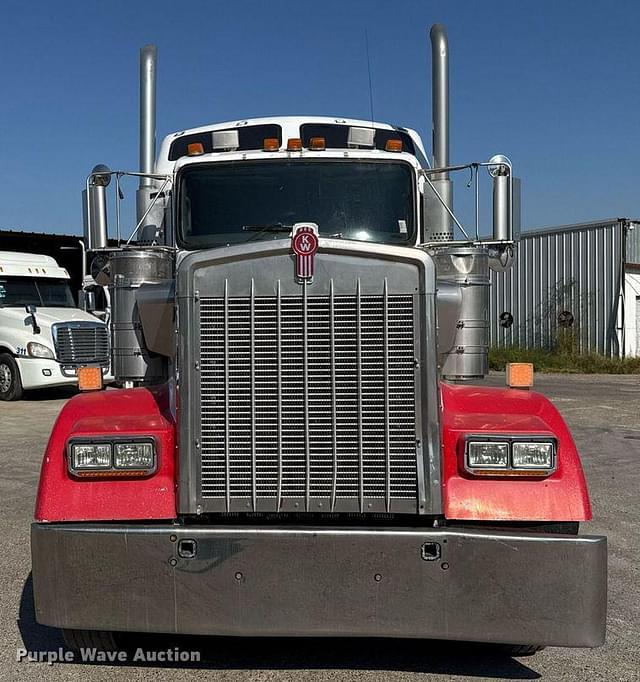 Image of Kenworth W900 equipment image 1