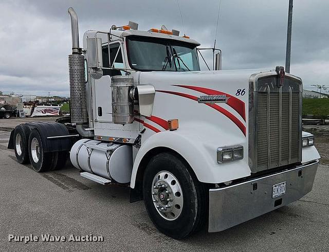Image of Kenworth W900 equipment image 2