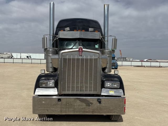 Image of Kenworth W900 equipment image 1