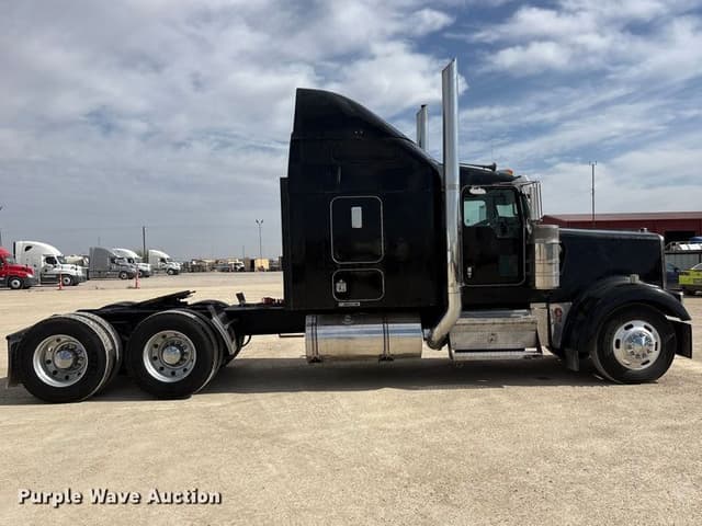 Image of Kenworth W900 equipment image 3