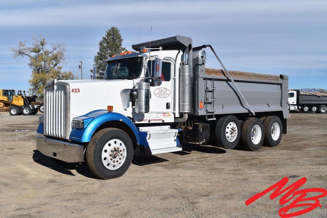 Image of Kenworth W900B Primary image