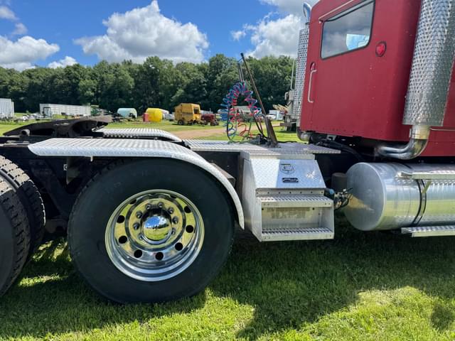 Image of Kenworth W900B equipment image 3