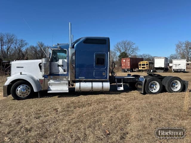 Image of Kenworth W900B equipment image 1