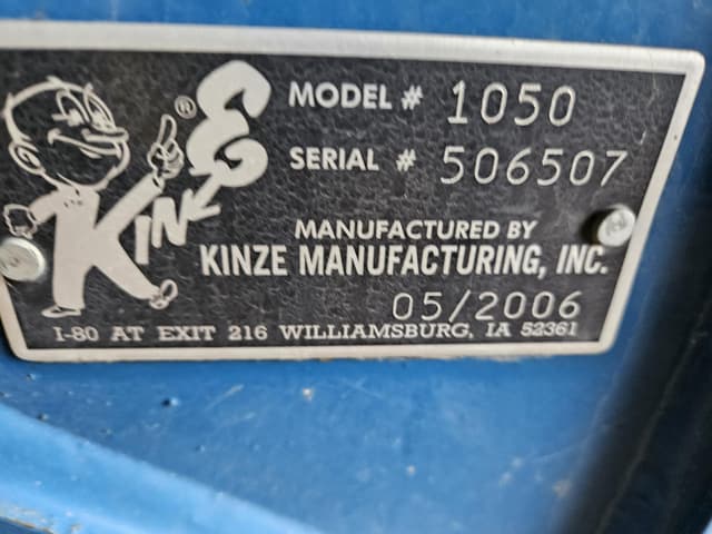 Image of Kinze 1050 equipment image 3