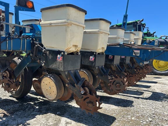 Image of Kinze 3000 equipment image 2