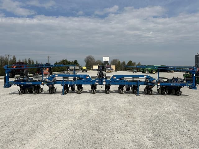 Image of Kinze 3140 equipment image 4