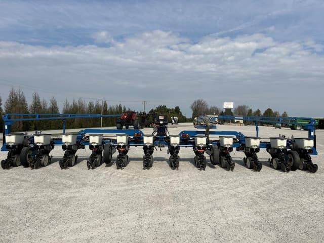 Image of Kinze 3140 equipment image 2