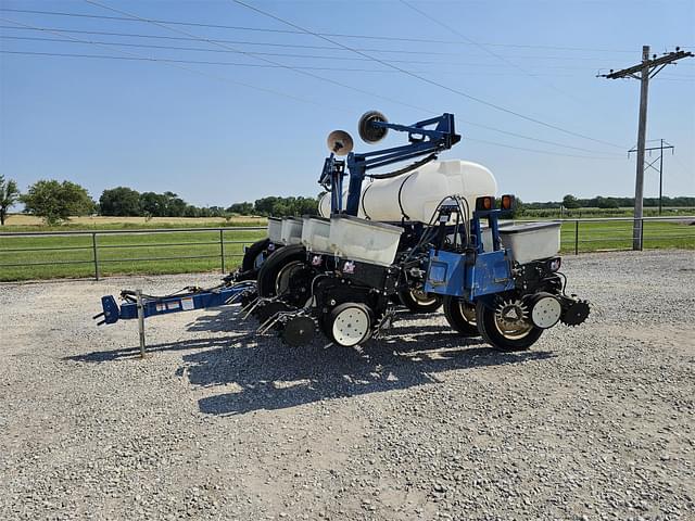 Image of Kinze 3200 equipment image 2