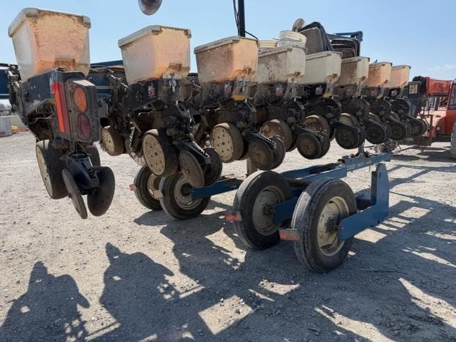 Image of Kinze 3500 equipment image 3