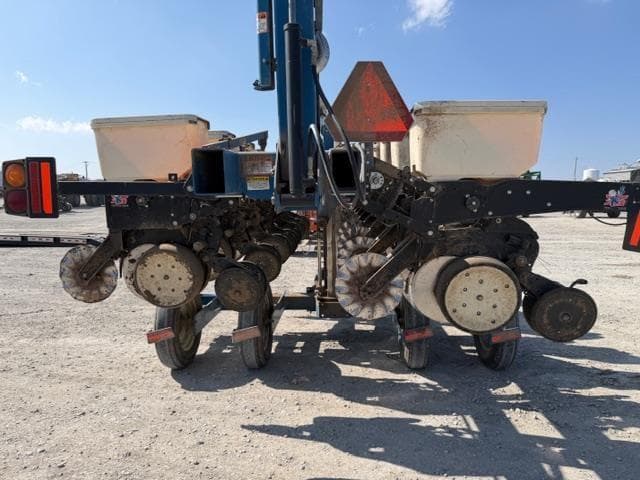 Image of Kinze 3500 equipment image 2