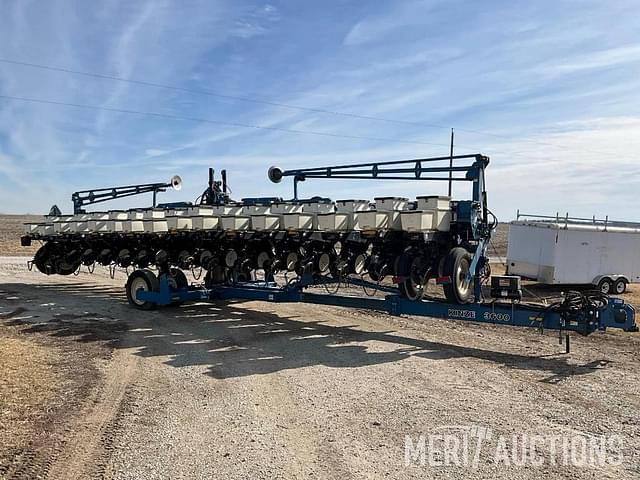 Image of Kinze 3600 equipment image 1