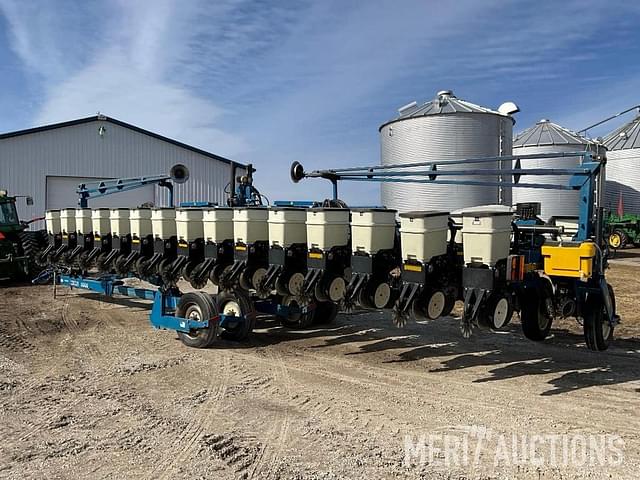 Image of Kinze 3600 equipment image 3