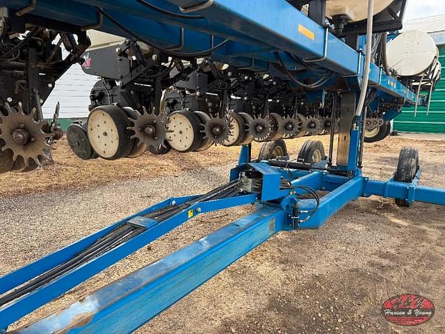 Image of Kinze 3600 equipment image 2