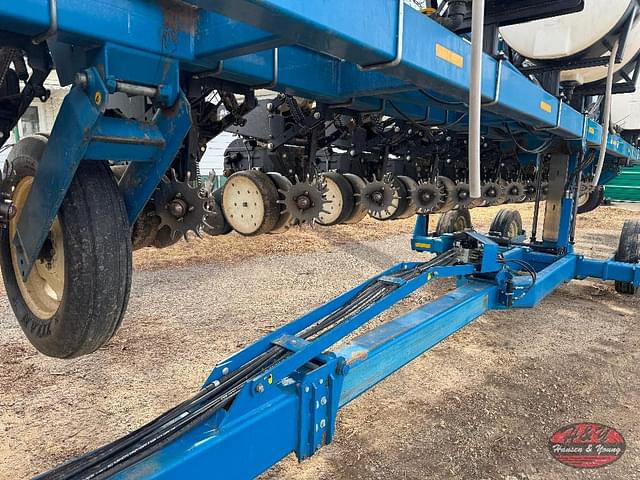 Image of Kinze 3600 equipment image 3