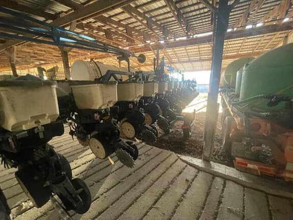 Image of Kinze 3600 equipment image 4