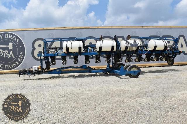 Image of Kinze 3600 equipment image 1