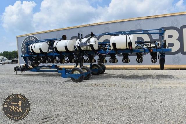 Image of Kinze 3600 equipment image 3