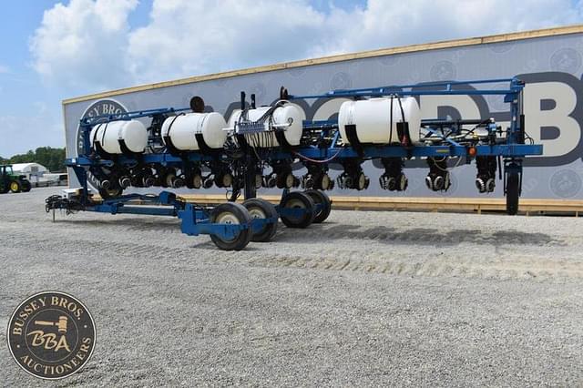 Image of Kinze 3600 equipment image 4