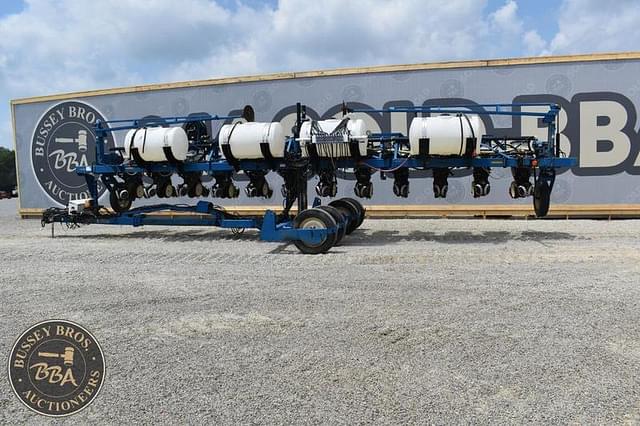 Image of Kinze 3600 equipment image 2