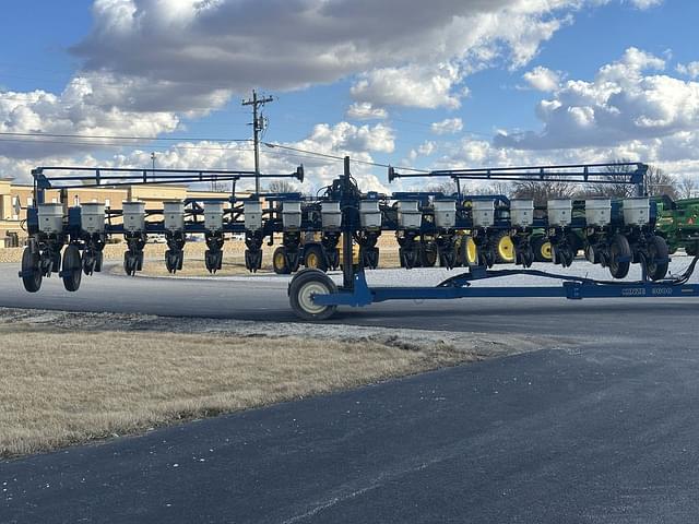 Image of Kinze 3600 equipment image 4