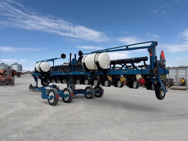 Image of Kinze 3600 equipment image 2