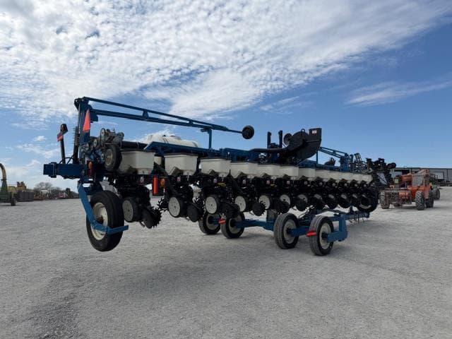 Image of Kinze 3600 equipment image 4