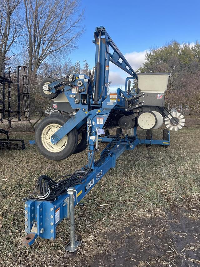 Image of Kinze 3600 equipment image 2