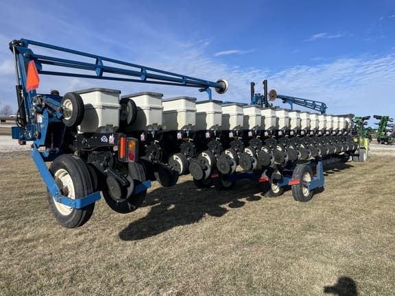 Image of Kinze 3600 equipment image 2