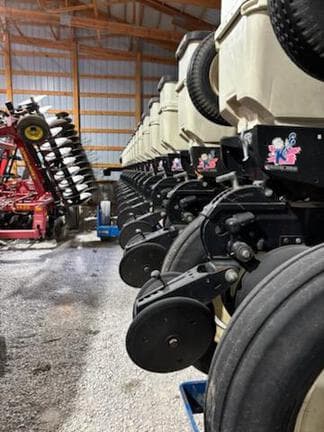 Image of Kinze 3600 equipment image 1