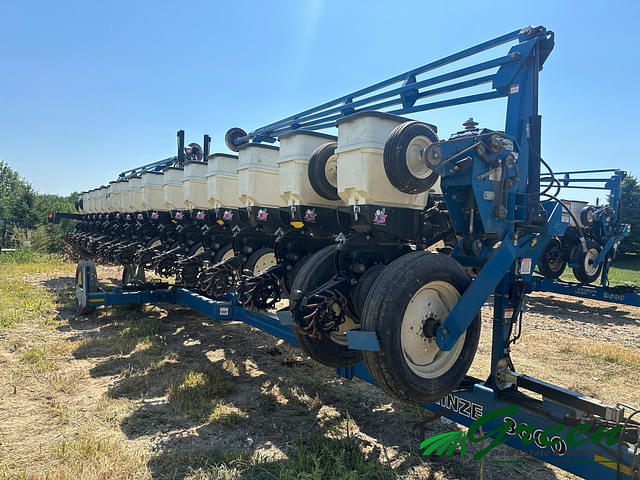 Image of Kinze 3600 equipment image 2