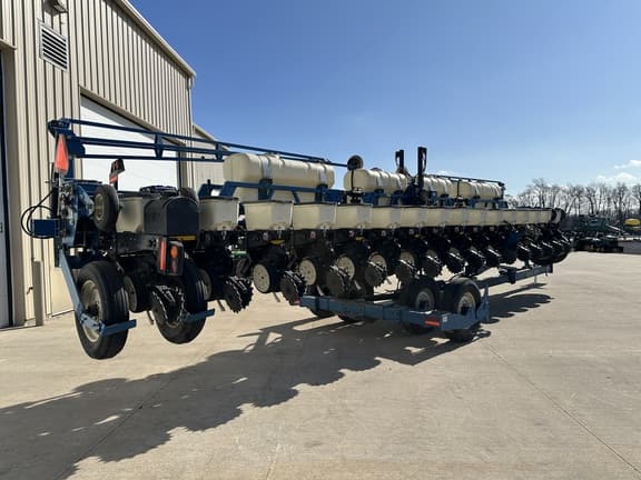 Image of Kinze 3650 equipment image 3