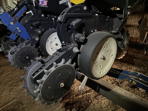 Image of Kinze 3650 equipment image 2