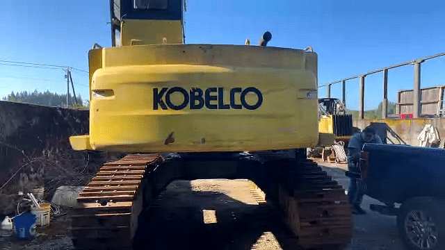 Image of Kobelco 250 equipment image 4