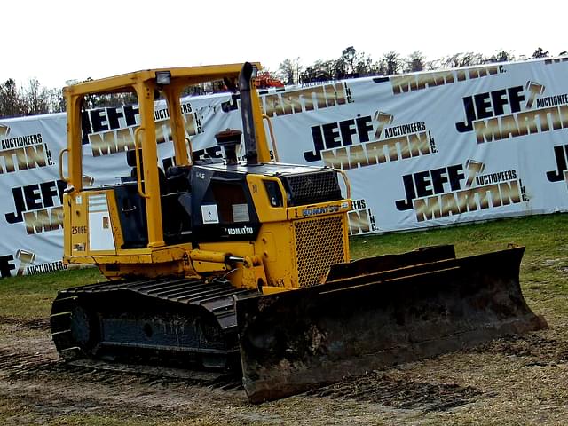 Image of Komatsu D31PX-21 equipment image 2