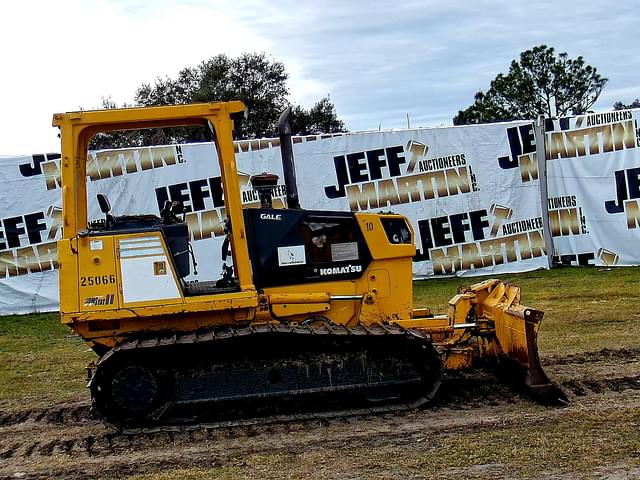 Image of Komatsu D31PX-21 equipment image 3