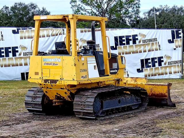 Image of Komatsu D31PX-21 equipment image 4