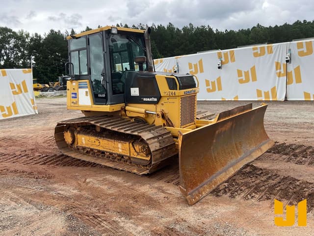 Image of Komatsu D39PX-21 equipment image 2