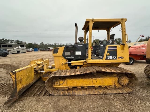 Image of Komatsu D39PX-21 equipment image 4