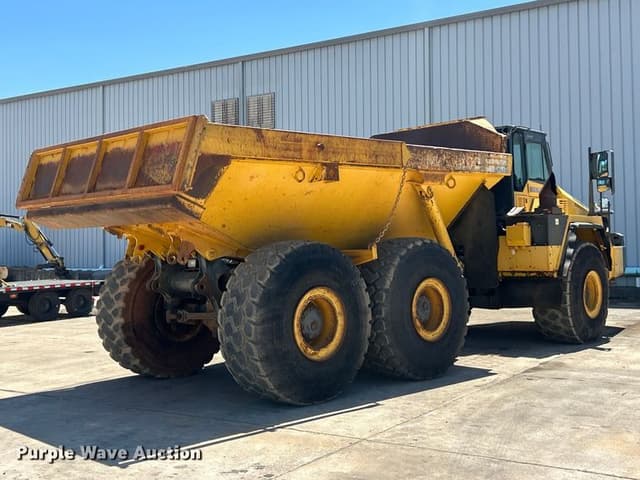 Image of Komatsu HM400-2 equipment image 4