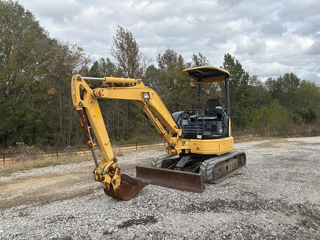 Image of Komatsu PC30-2 equipment image 1